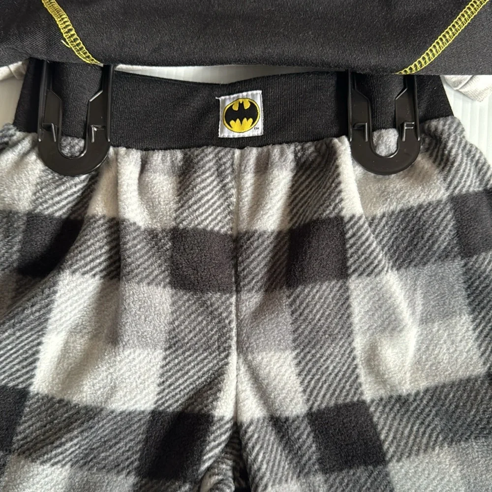 Batman pj set. Long sleeve & short sleeve tee & full length pant. Size 4T